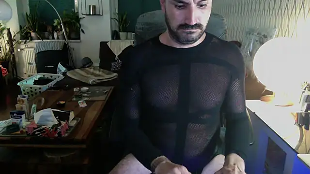 tomz0819 élő XXX-chatje