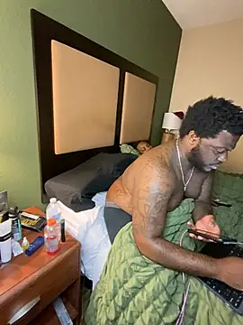 XXX chat uživo modela Tattedupdek