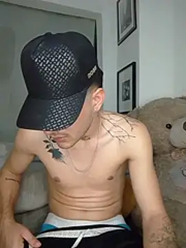 MaxHornyLatin 现场XXX聊天