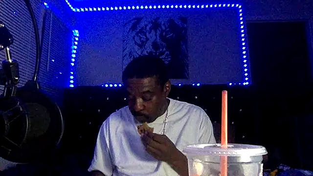 BigDaddyDy Chat XXX live