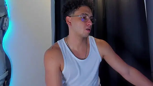 Kris_Khalifa69's Live XXX Chat