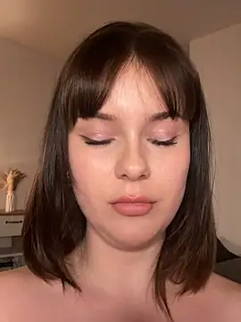 MaribelRiver Adlı Modelin Canlı XXX Sohbeti
