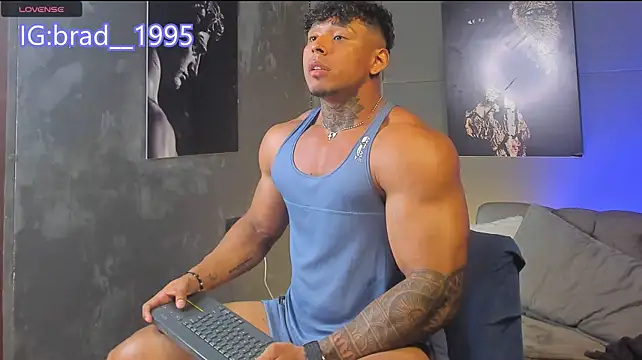 bradley_smith Adlı Modelin Canlı XXX Sohbeti