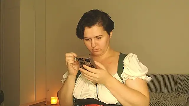 Chat XXX en directo de M1ssShyMira