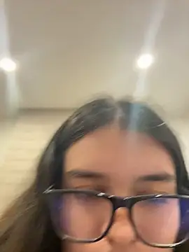 Aphrill Adlı Modelin Canlı XXX Sohbeti