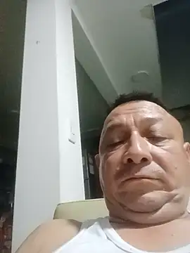 luchoarr: διαδικτυακό σόου στην κάμερα