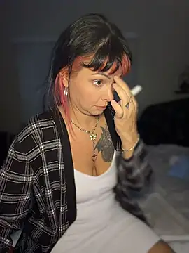 MarlaFknSinger élő XXX-chatje
