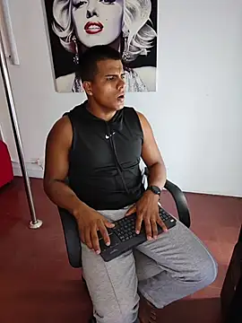 Hunter_master Chat XXX in diretta