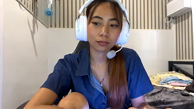 PiaSwida live XXX chat