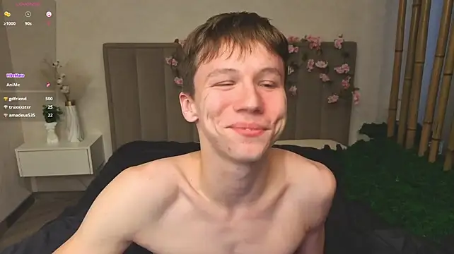 XXX chat uživo modela cuMte_boy
