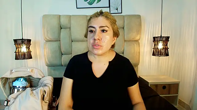 צ'אט XXX בשידור חי של AdharaSmithh