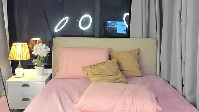 CherryLexi_ Adlı Modelin Canlı XXX Sohbeti