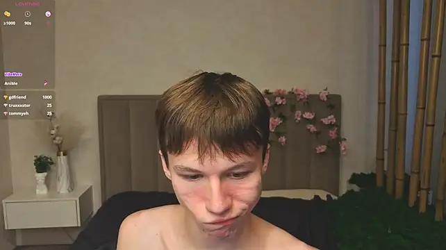 cuMte_boyのライブXXXチャット