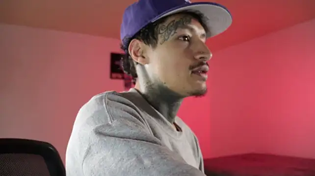 trieone XXX чат на живо