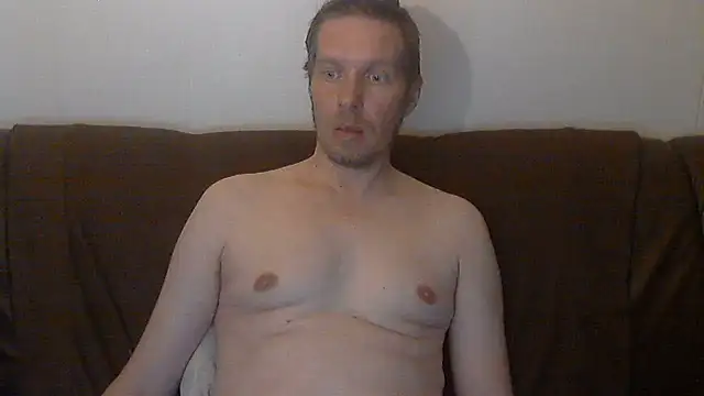 2small4you83 élő XXX-chatje