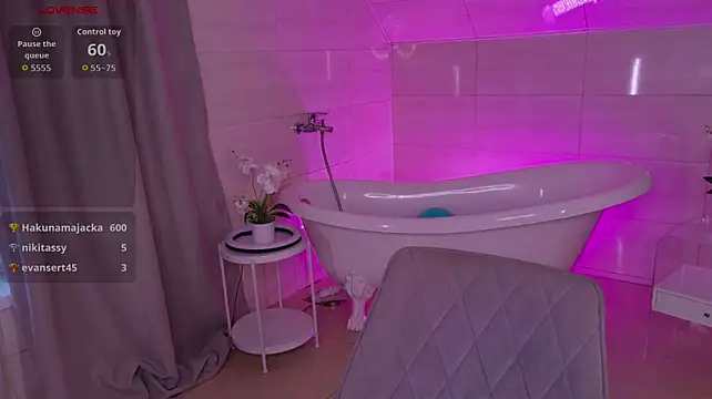 Chat +18 de Adetta ao vivo