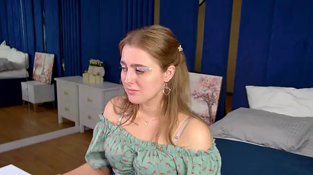 EllaBells live XXX chat