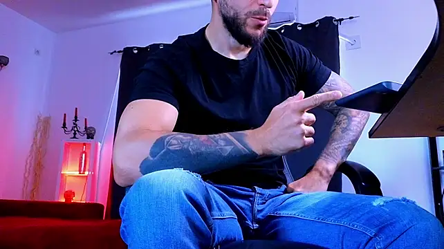 MightyAaron66 live XXX chat