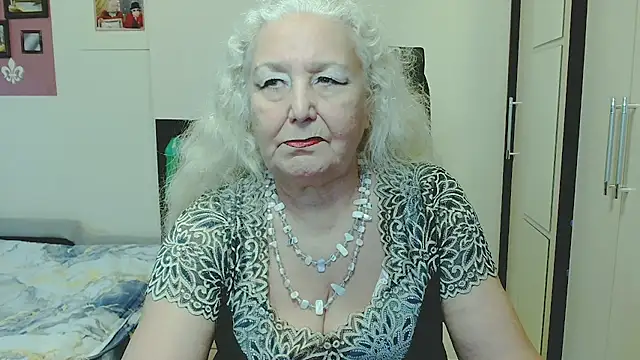 GrannyAlisa's Live XXX Chat