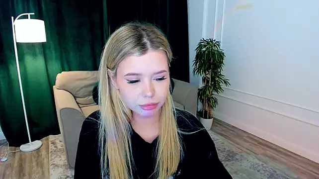 FollowLoveen Live XXX chat