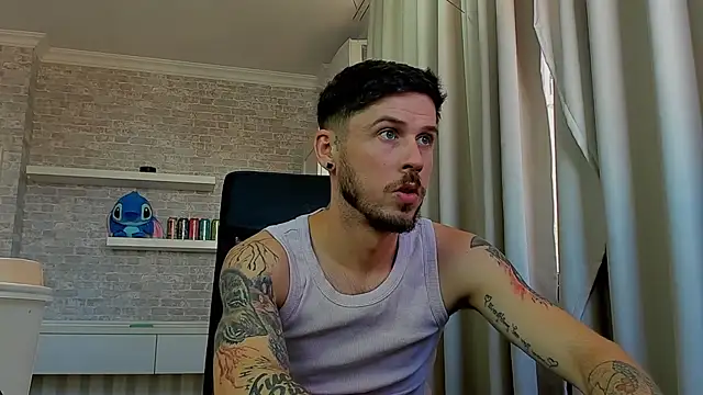 Chat XXX en directo de JonahShaw