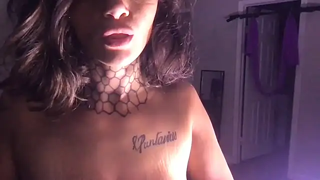 CreamBee69 Chat XXX in diretta