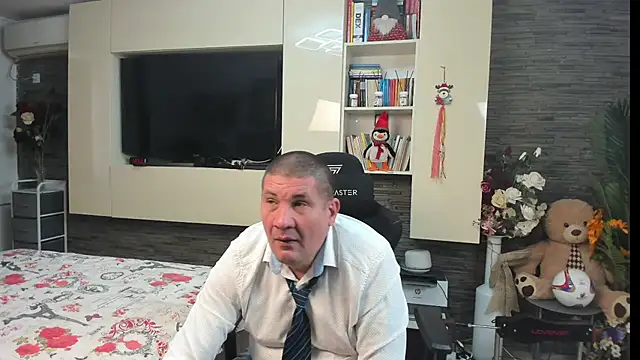 SpartacusDaddy48 Adlı Modelin Canlı XXX Sohbeti