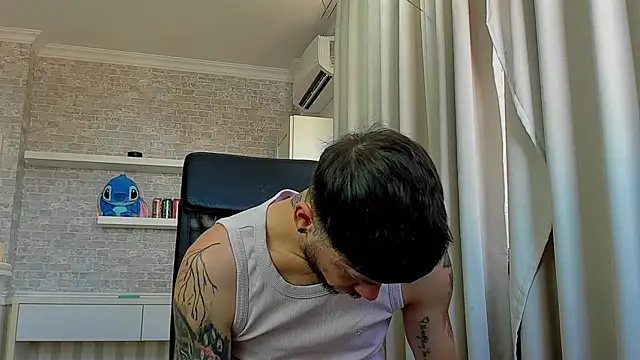 Chat XXX en directo de JonahShaw