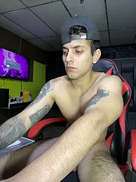 Show modela AlessandroAGT na web-kameri