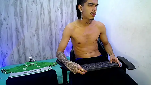 Chatroom XXX en direct de Tayson_Hot