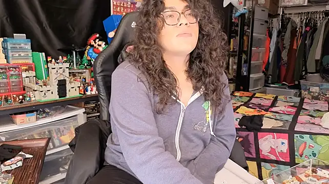 Chat +18 de ShinyCherub ao vivo