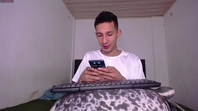 Chatroom XXX en direct de AlphaMarco