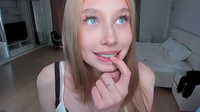 JunieAmert – Naživo XXX chat