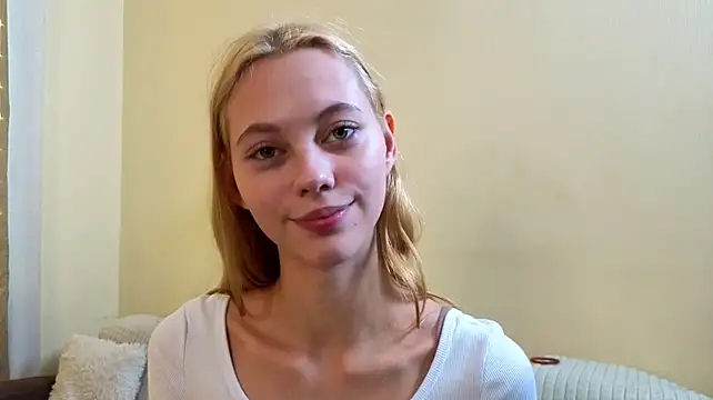 HarriettKitty Adlı Modelin Canlı XXX Sohbeti