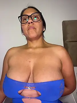 KIARAPRETTY Chat XXX in diretta