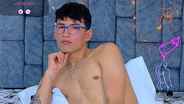 Chat +18 de NicolasTorrez ao vivo