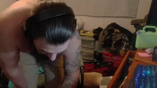 Chat XXX en directo de Bearded_veteran