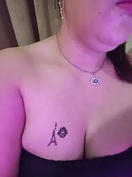 Doodqueen Adlı Modelin Canlı XXX Sohbeti