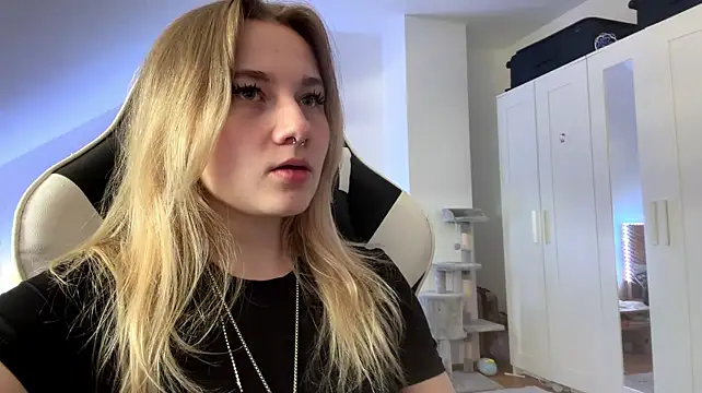 XXX chat uživo modela tutsicutie