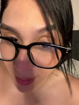 Chat +18 de Sarita_Velez ao vivo