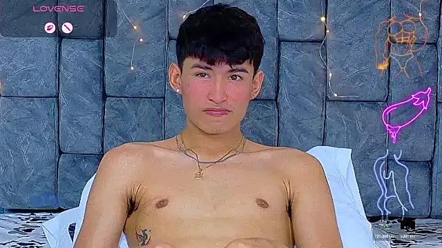 Chat +18 de NicolasTorrez ao vivo