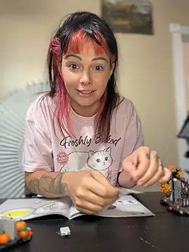 MarlaFknSinger XXX чат на живо