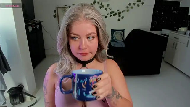 AmiableMuffleGirl live XXX chat