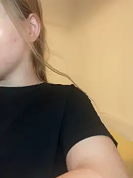 VicksyWoods Chat XXX in diretta