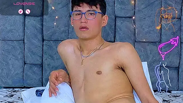 Онлайн чат XXX NicolasTorrez