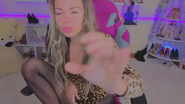 Real_Tini Chat XXX in diretta