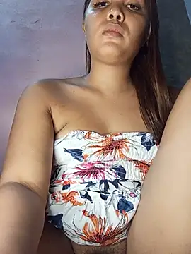 yolly_fox live XXX chat