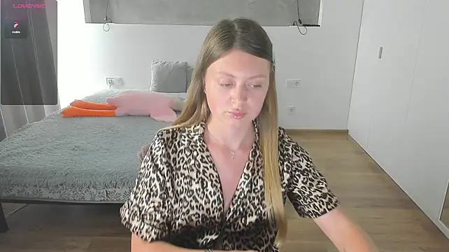 Kitkatvel's Live XXX Chat