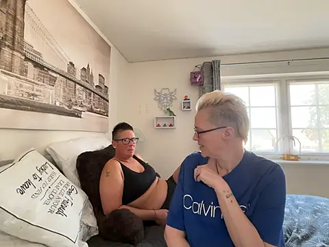 Curvy-Jinxn Live XXX chat