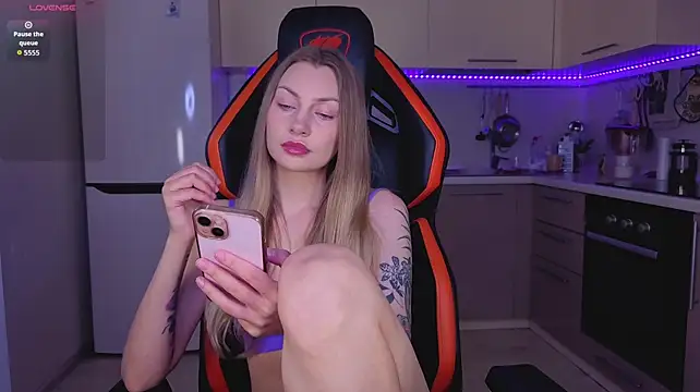 LuciaCuminosn Live XXX chat